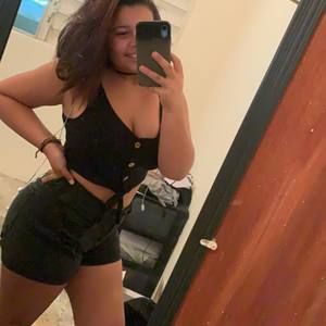 Meet your Posher, Alahia